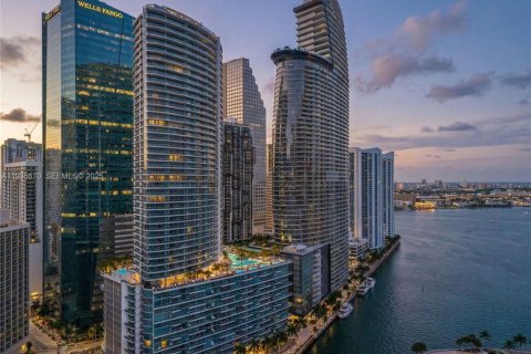 Condominio en alquiler en Miami, Florida, 2 dormitorios, 139.35 m2 № 1993804 - foto 18