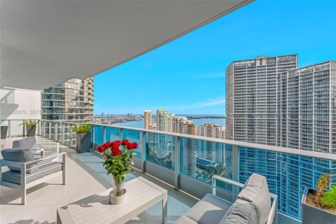 Condominio en alquiler en Miami, Florida, 2 dormitorios, 139.35 m2 № 1993804 - foto 1