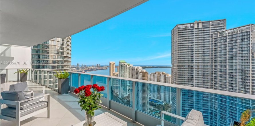 Condominio en Miami, Florida, 2 dormitorios  № 1993804