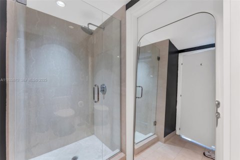 Condominio en alquiler en Miami, Florida, 2 dormitorios, 139.35 m2 № 1993804 - foto 15