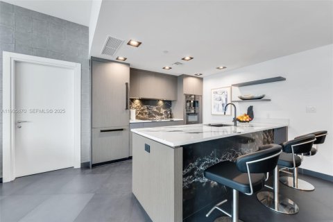 Condominio en alquiler en Miami, Florida, 2 dormitorios, 139.35 m2 № 1993804 - foto 5