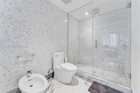 Condominio en alquiler en Miami, Florida, 2 dormitorios, 139.35 m2 № 1993804 - foto 11