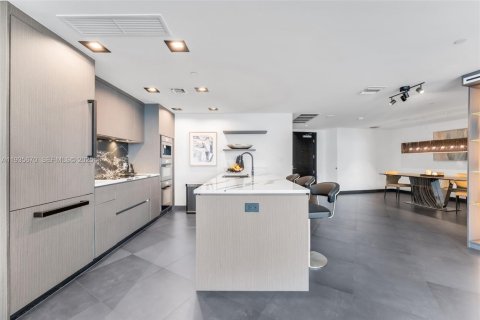 Condominio en alquiler en Miami, Florida, 2 dormitorios, 139.35 m2 № 1993804 - foto 6