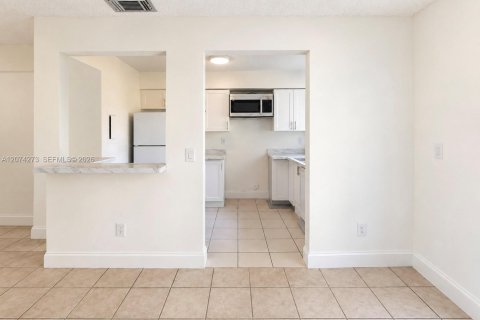 Touwnhouse à louer à Coral Springs, Floride: 2 chambres, 278.24 m2 № 2311501 - photo 13