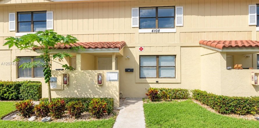 Touwnhouse à Coral Springs, Floride 2 chambres, 278.24 m2 № 2311501