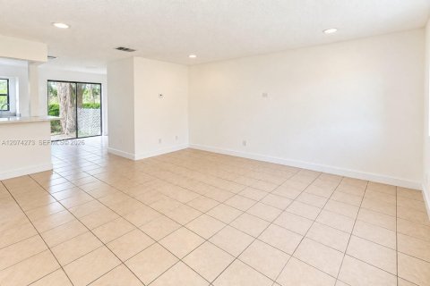 Touwnhouse à louer à Coral Springs, Floride: 2 chambres, 278.24 m2 № 2311501 - photo 11