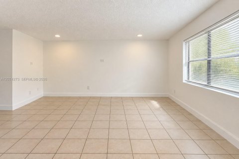 Touwnhouse à louer à Coral Springs, Floride: 2 chambres, 278.24 m2 № 2311501 - photo 3
