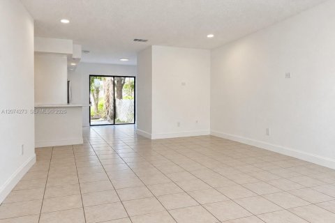 Touwnhouse à louer à Coral Springs, Floride: 2 chambres, 278.24 m2 № 2311501 - photo 10