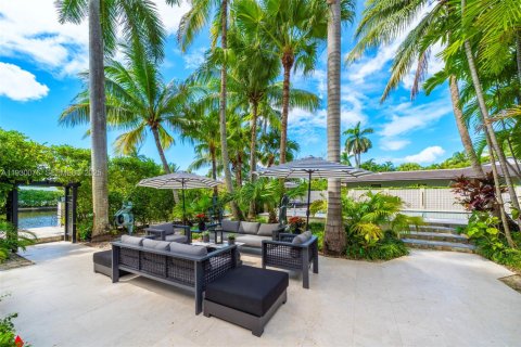 House in Miami, Florida 6 bedrooms, 516.72 sq.m. № 1992507 - photo 11