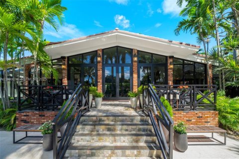 House in Miami, Florida 6 bedrooms, 516.72 sq.m. № 1992507 - photo 6