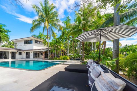 House in Miami, Florida 6 bedrooms, 516.72 sq.m. № 1992507 - photo 15