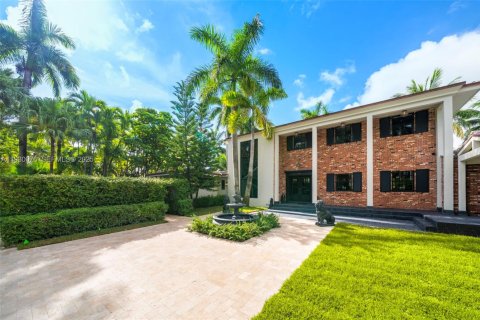 House in Miami, Florida 6 bedrooms, 516.72 sq.m. № 1992507 - photo 3