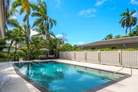 House in Miami, Florida 6 bedrooms, 516.72 sq.m. № 1992507 - photo 13