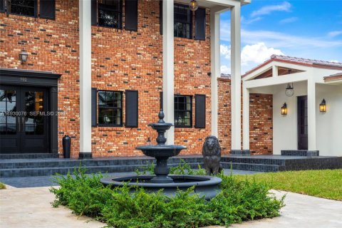 House in Miami, Florida 6 bedrooms, 516.72 sq.m. № 1992507 - photo 5