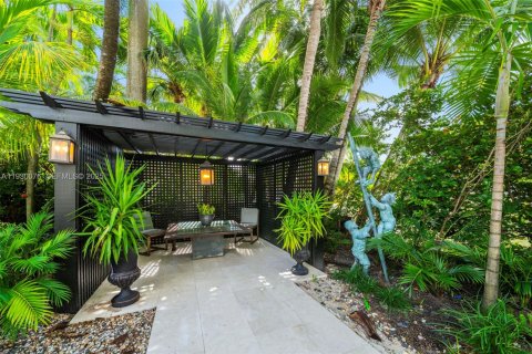 House in Miami, Florida 6 bedrooms, 516.72 sq.m. № 1992507 - photo 12