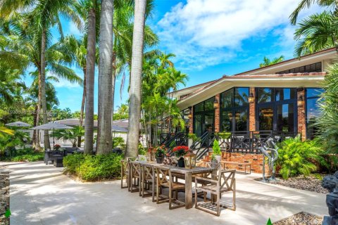 House in Miami, Florida 6 bedrooms, 516.72 sq.m. № 1992507 - photo 7