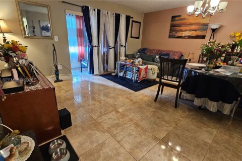 Condo in Tamarac, Florida, 1 bedroom  № 2081234