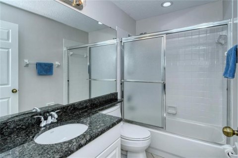 Condo in Bradenton, Florida, 2 bedrooms № 2233845 - photo 11