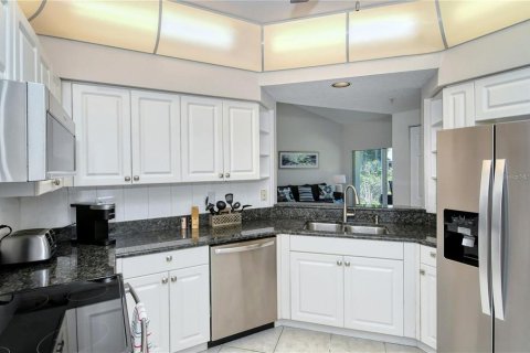 Condo in Bradenton, Florida, 2 bedrooms № 2233845 - photo 7