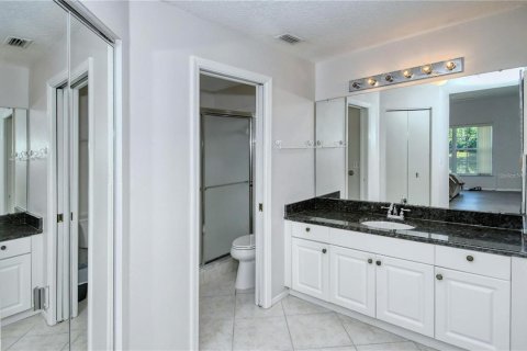 Condo in Bradenton, Florida, 2 bedrooms № 2233845 - photo 10