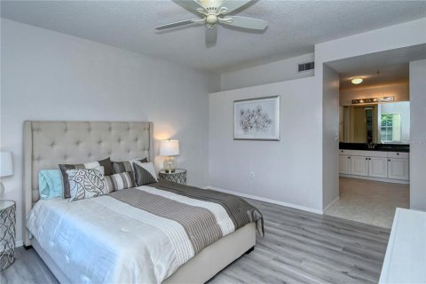Condo in Bradenton, Florida, 2 bedrooms № 2233845 - photo 9