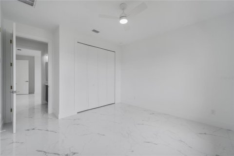 House in Cape Coral, Florida 4 bedrooms, 210.98 sq.m. № 1527703 - photo 9