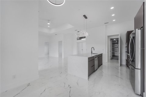 House in Cape Coral, Florida 4 bedrooms, 210.98 sq.m. № 1527703 - photo 23