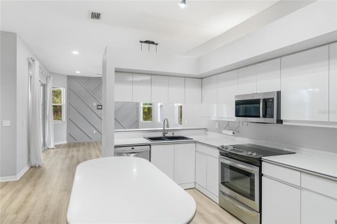 Купить виллу или дом в Сарасота, Флорида 5 комнат, 202.53м2, № 1907769 - фото 12