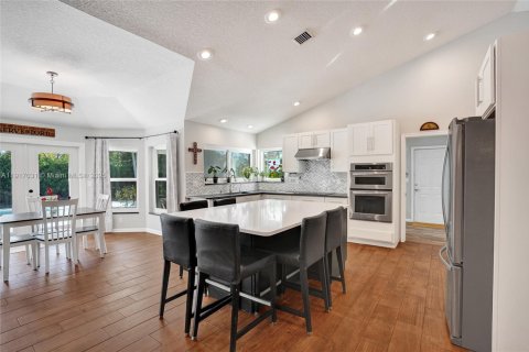 Купить виллу или дом в Локсахатчи-Гроувс, Флорида 4 спальни, 237.09м2, № 1974062 - фото 10