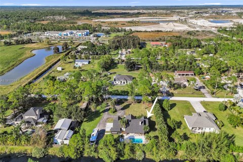 Купить виллу или дом в Локсахатчи-Гроувс, Флорида 4 спальни, 237.09м2, № 1974062 - фото 29