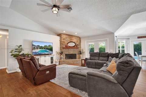 Купить виллу или дом в Локсахатчи-Гроувс, Флорида 4 спальни, 237.09м2, № 1974062 - фото 6