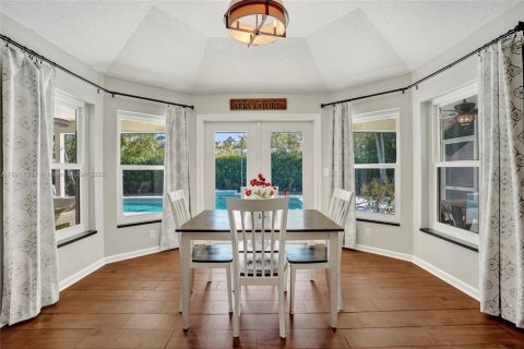 Купить виллу или дом в Локсахатчи-Гроувс, Флорида 4 спальни, 237.09м2, № 1974062 - фото 9