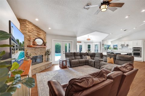 Купить виллу или дом в Локсахатчи-Гроувс, Флорида 4 спальни, 237.09м2, № 1974062 - фото 7