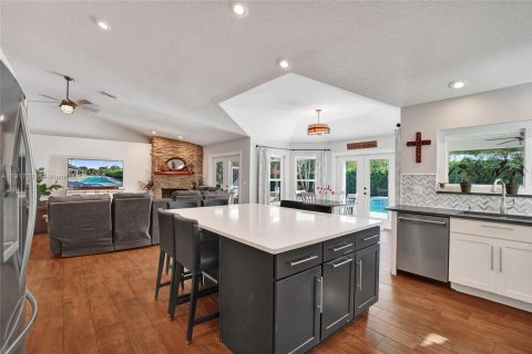 Купить виллу или дом в Локсахатчи-Гроувс, Флорида 4 спальни, 237.09м2, № 1974062 - фото 8