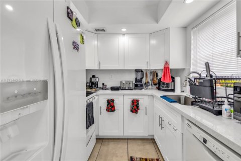 Купить кондоминиум в Корал-Спрингс, Флорида 2 спальни, 82.5м2, № 1979926 - фото 2