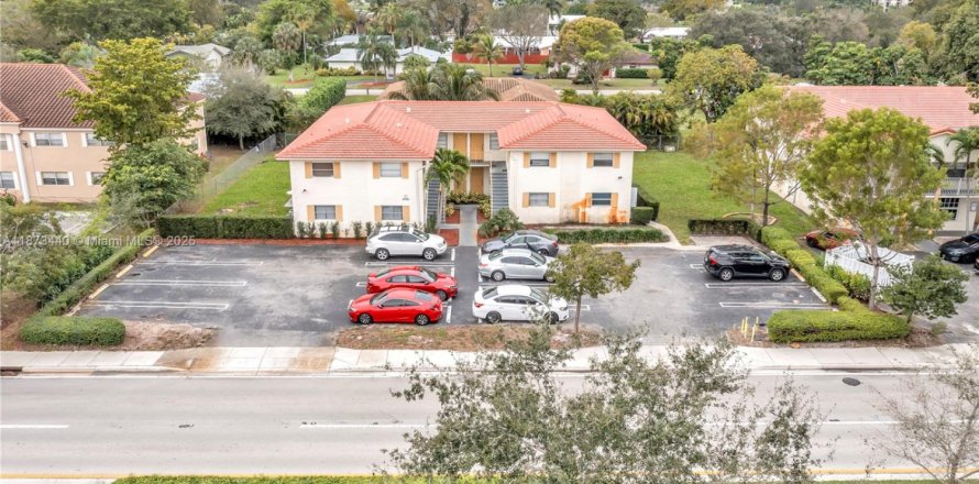 Кондоминиум с 2 спальнями в Корал-Спрингс, Флорида № 1979926