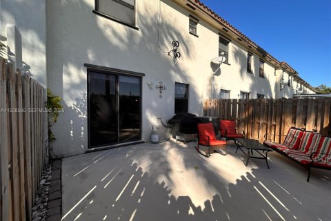 Townhouse in Homestead, Florida 3 bedrooms, 169.92 sq.m. № 1996148 - photo 14