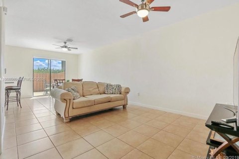 Townhouse in Homestead, Florida 3 bedrooms, 169.92 sq.m. № 1996148 - photo 9