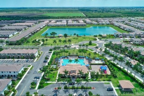 Townhouse in Homestead, Florida 3 bedrooms, 169.92 sq.m. № 1996148 - photo 3