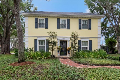 House in Tampa, Florida 4 bedrooms, 236.34 sq.m. № 2408408