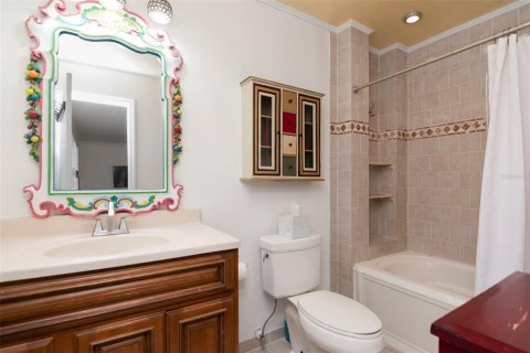 Villa ou maison à vendre à Tampa, Floride: 4 chambres, 236.34 m2 № 2408408 - photo 23