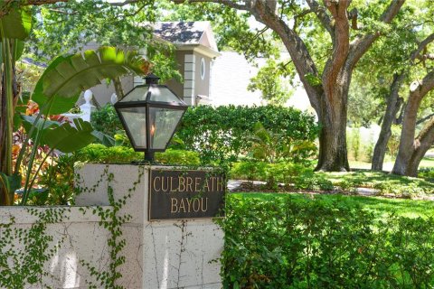Villa ou maison à vendre à Tampa, Floride: 4 chambres, 236.34 m2 № 2408408 - photo 2