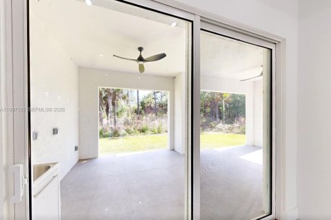 House in Naples, Florida 4 bedrooms, 230.58 sq.m. № 2189492 - photo 19