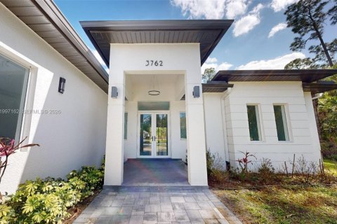 House in Naples, Florida 4 bedrooms, 230.58 sq.m. № 2189492