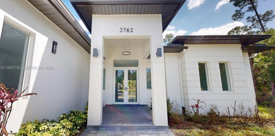 House in Naples, Florida 4 bedrooms, 230.58 sq.m. № 2189492
