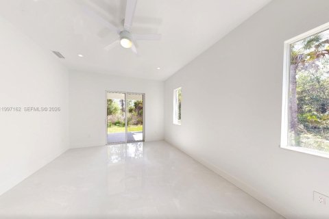 House in Naples, Florida 4 bedrooms, 230.58 sq.m. № 2189492 - photo 23