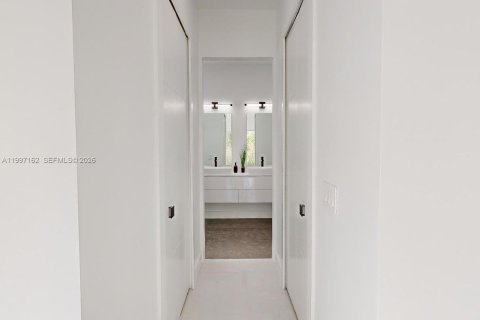House in Naples, Florida 4 bedrooms, 230.58 sq.m. № 2189492 - photo 25
