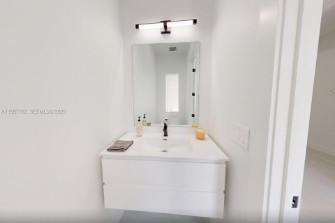 House in Naples, Florida 4 bedrooms, 230.58 sq.m. № 2189492 - photo 7