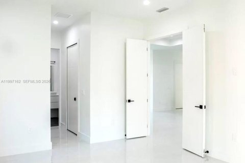 House in Naples, Florida 4 bedrooms, 230.58 sq.m. № 2189492 - photo 22