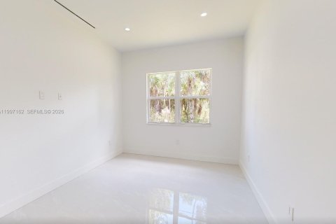 House in Naples, Florida 4 bedrooms, 230.58 sq.m. № 2189492 - photo 16
